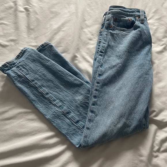 Levi’s wedgie jeans 24 waist - Picture 3 of 4